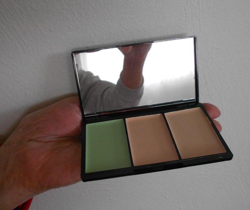 Glossybox October 2019 Review for Fall Pampering Glossybox October 2019 Bellapierre Concealer