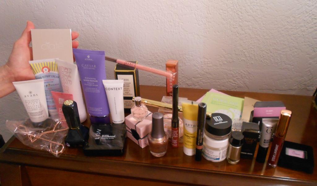 Glossybox 2019 US Advent Calender Makes Holiday Beauty Dreams Come True Glossybox 2019 US Advent Calender unboxed