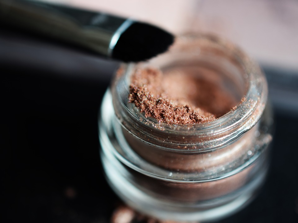 The Safest Types of Eye Makeup for Sensitive Eyes