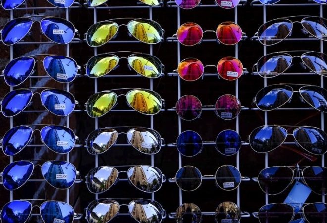 Choosing Flattering Sunglasses