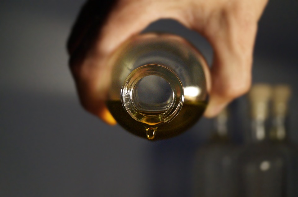 DIY Healthy Body Oil That Helps Restore and Soothe