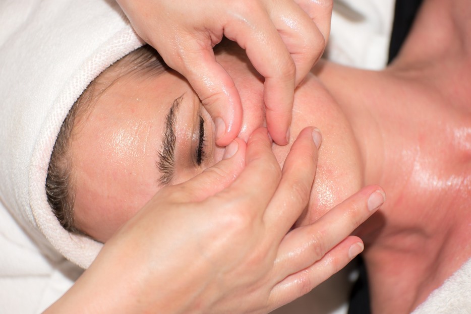 Adult Acne Causes and Help You Need for Gorgeous Skin Now