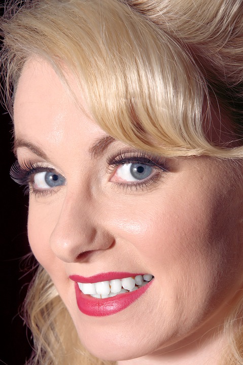 How to Make Your Own DIY Luminous Foundation