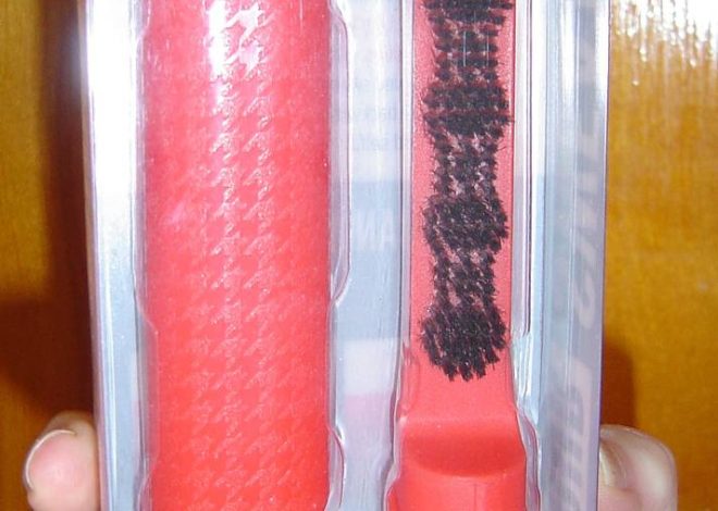 No More Ugly Sweaters!  Lilly Brush Fabric Pill Remover Review!