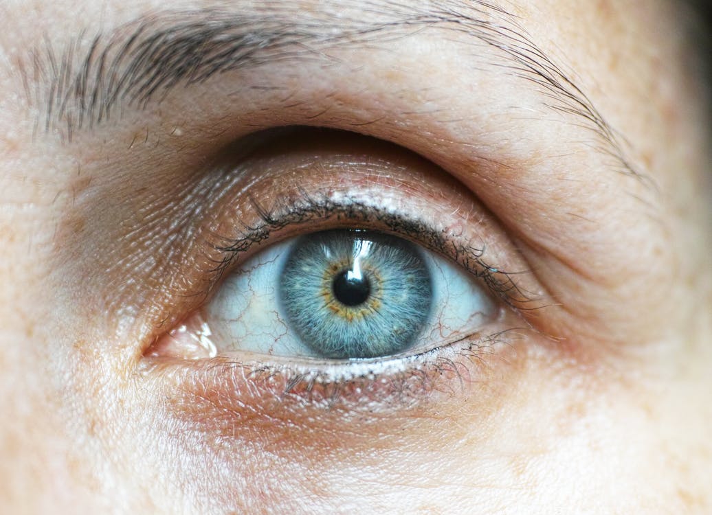 How to Open Up Eyes Despite Short Lashes!