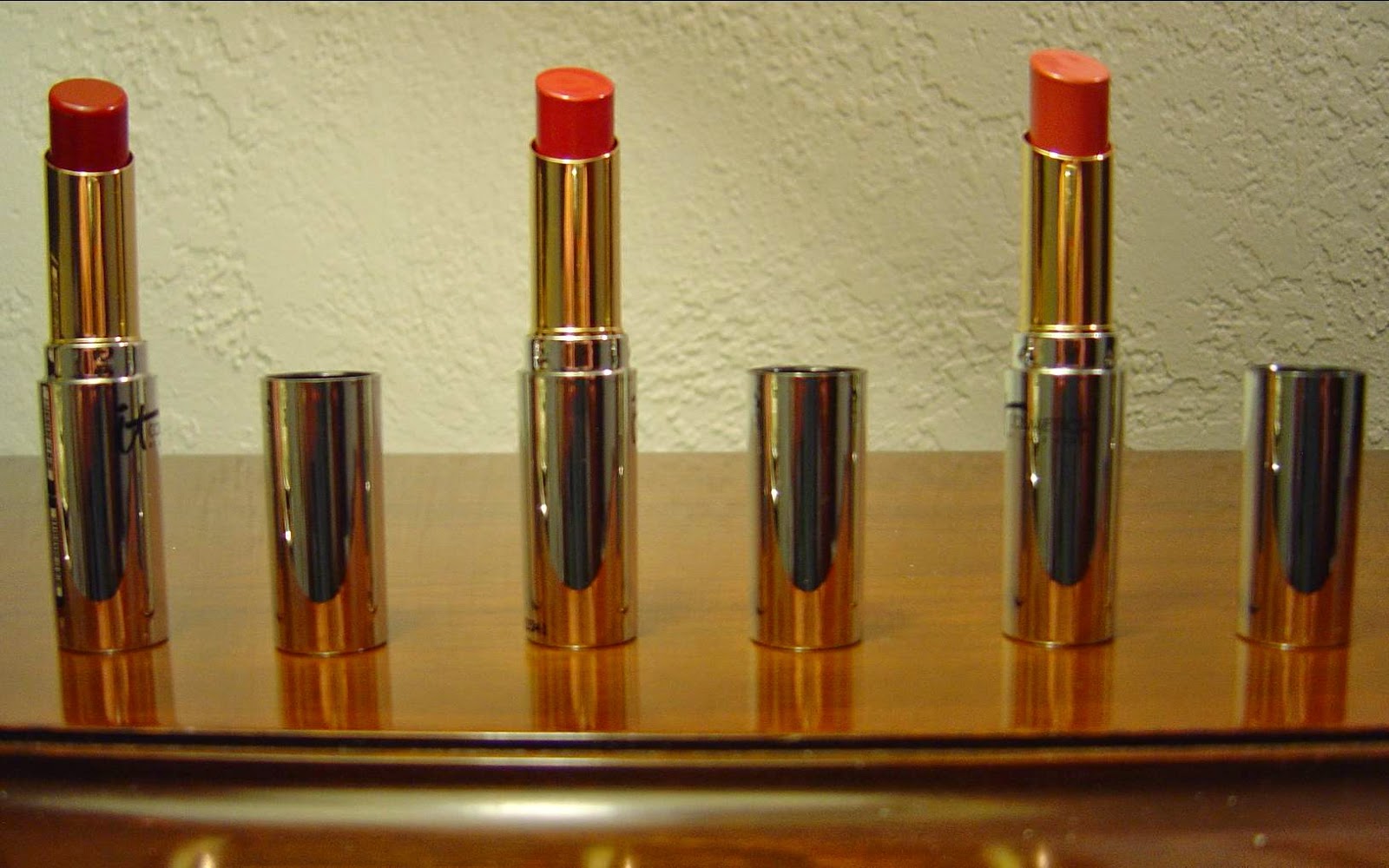 How to Select Your Best Lip Colors for Whiter Teeth