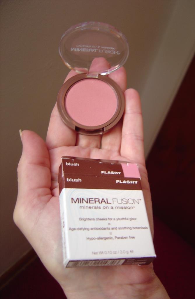 Review + SWATCHES : Mineral Fusion Blushes (Airy, Flashy)