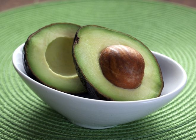 DIY Oil Zapping Facial Mask Helps Normalize Skin