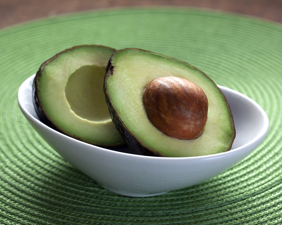 DIY Oil Zapping Facial Mask Helps Normalize Skin