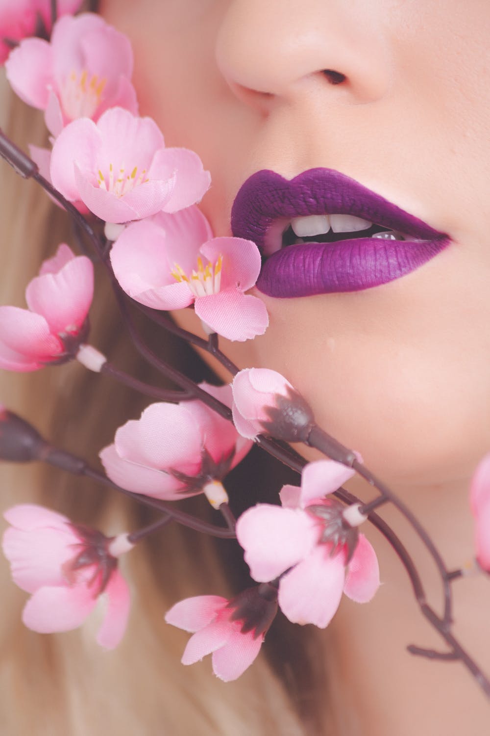 A Clever Beauty Tip to Make Lipstick Last Longer!