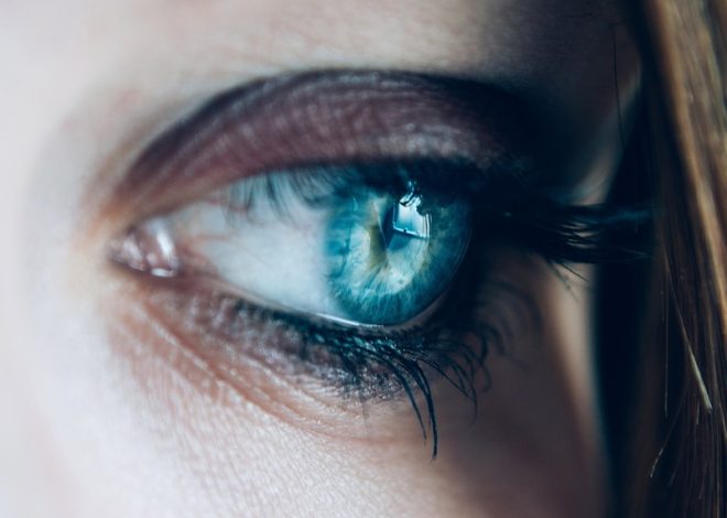 How to Select Eye Creams for Sensitive Eyes